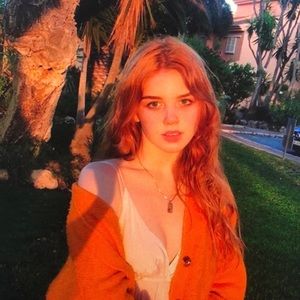 Meet your Posher, Cassandra